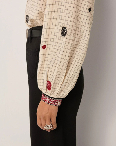 BLUSA CUADROS BORDADOS