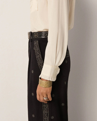 PANTALÓN NEGRO BORDADOS GRIS