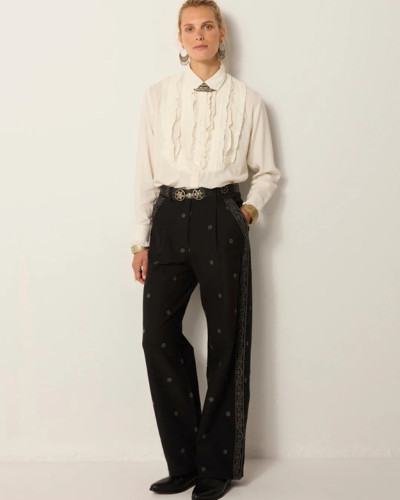 PANTALÓN NEGRO BORDADOS GRIS