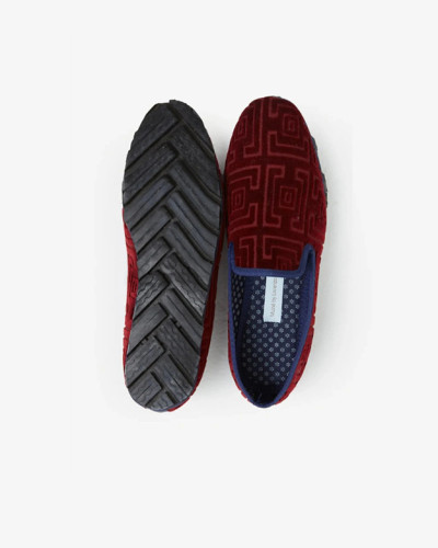 SLIPPER BURDEOS TRAMA GEOMÉTRICA