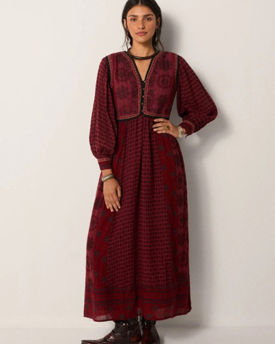 VESTIDO GRANATE BORDADO PUÑOS