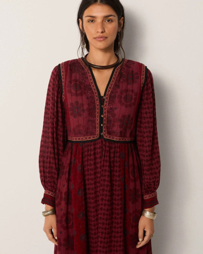 VESTIDO GRANATE BORDADO PUÑOS