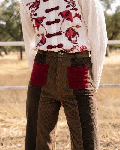 PANTALÓN PANA MARRÓN CONTRASTES GRANATES