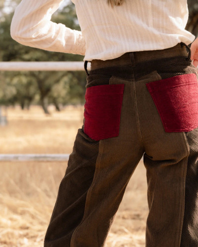 PANTALÓN PANA MARRÓN CONTRASTES GRANATES