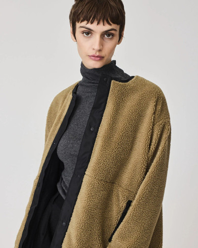 ABRIGO CAMEL CUELLO CAJA