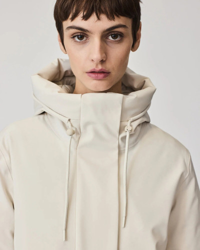 ABRIGO IMPERMEABLE CORTE REGULAR