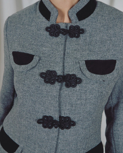 CHAQUETA GRIS CUELLO MANDARÍN