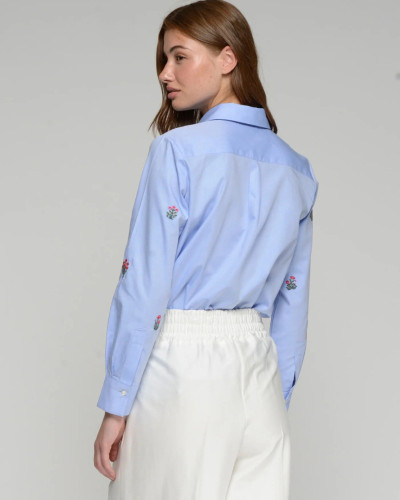 CAMISA AZUL BORDADOS FLORES