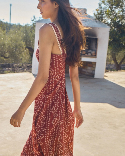 VESTIDO GRANATE RIBETE BLANCO