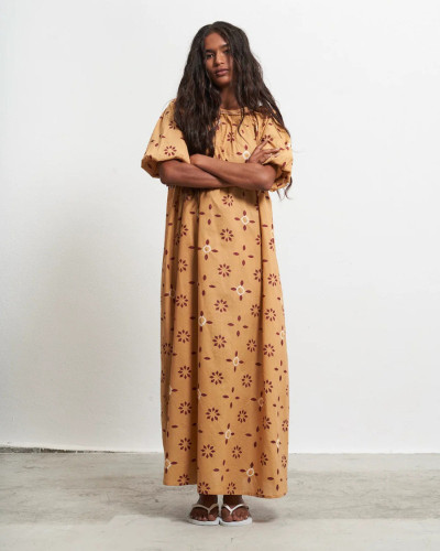 VESTIDO MOSTAZA ESPALDA DESCUBIERTA