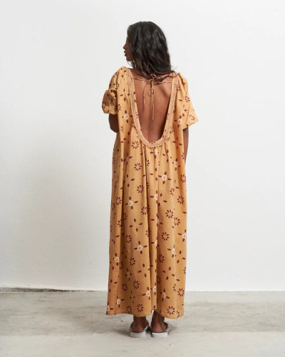 VESTIDO MOSTAZA ESPALDA DESCUBIERTA