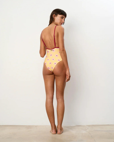 BAÑADOR AMARILLO DETALLES ROSAS