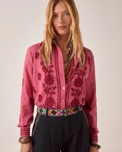 CAMISA FRAMBUESA BORDADOS