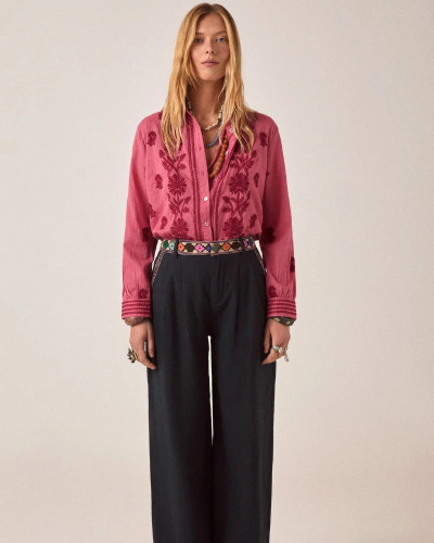 CAMISA FRAMBUESA BORDADOS