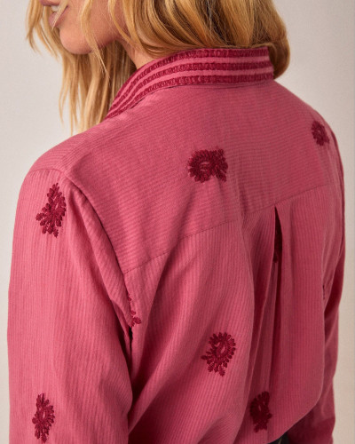 CAMISA FRAMBUESA BORDADOS