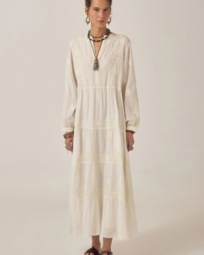 VESTIDO LARGO BORDADOS CREMA