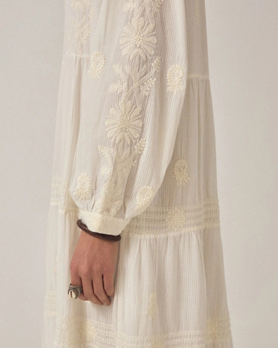 VESTIDO LARGO BORDADOS CREMA