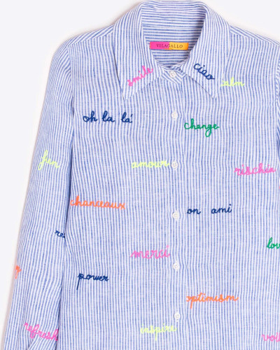 CAMISA AZUL RAYAS PALABRAS BORDADAS