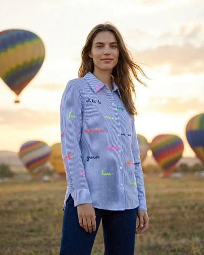 CAMISA AZUL RAYAS PALABRAS BORDADAS