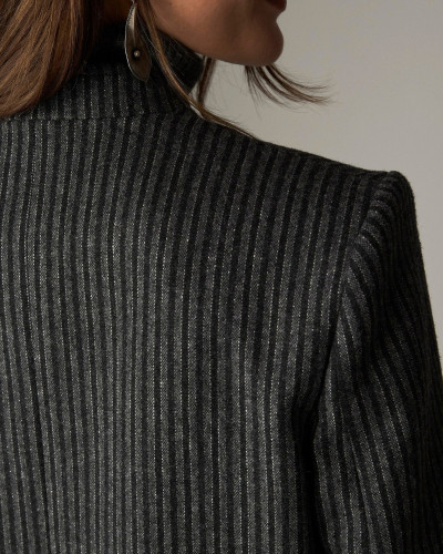 CHAQUETA CUELLO MAO RAYAS GRIS