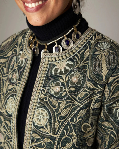 CHAQUETA BORDADA ABU JADE