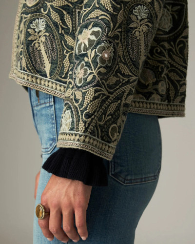 CHAQUETA BORDADA ABU JADE