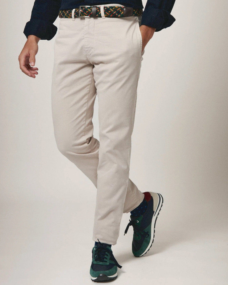 Pantalon chino de venta online en la central 1897.