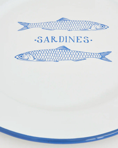 Plato grande en metal esmaltado blanco "sardinas" de venta online en la central 1897