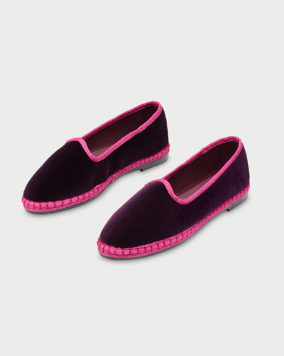 SLIPPER BERENJENA CON RIBETE ROSA