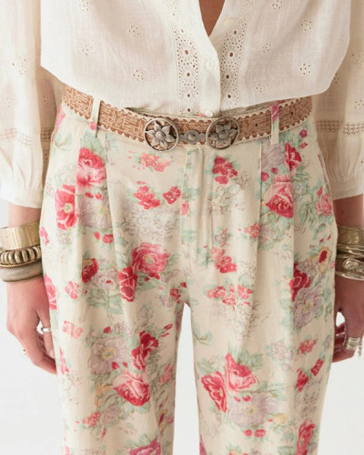 Pantalón Candy Roses Lolo confeccionado en suave algodón, el pantalón Lolo se adapta con una fluidez tan natural como respirar.