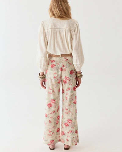 Pantalón Candy Roses Lolo confeccionado en suave algodón, el pantalón Lolo se adapta con una fluidez tan natural como respirar.